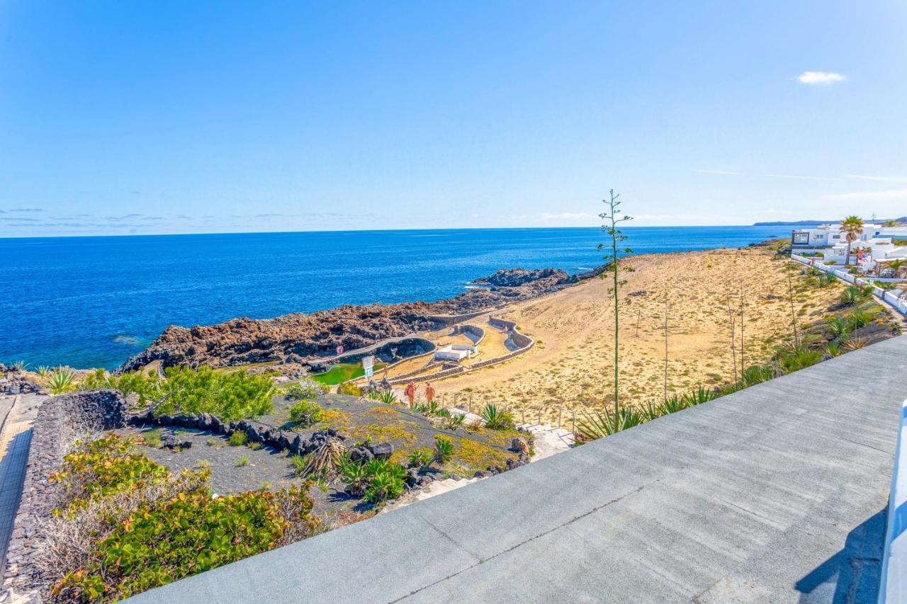 Boutique Beach Villa By Lanzarote Retreats - Private Pool - 1 Min Walk To Sea Pool تشاركو ديل بالو المظهر الخارجي الصورة