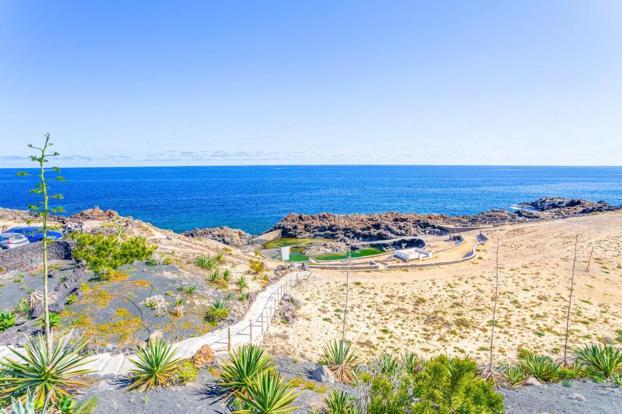 Boutique Beach Villa By Lanzarote Retreats - Private Pool - 1 Min Walk To Sea Pool تشاركو ديل بالو المظهر الخارجي الصورة
