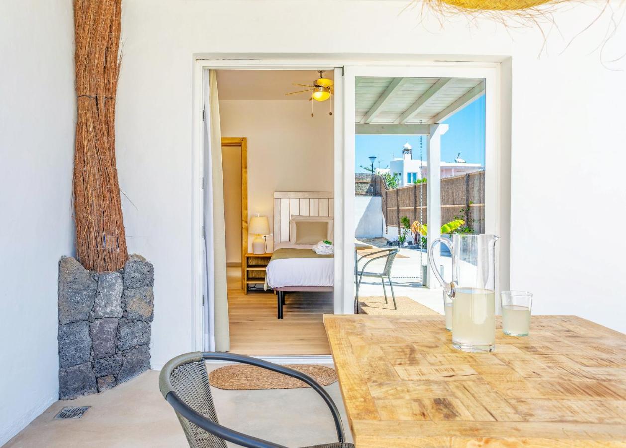 Boutique Beach Villa By Lanzarote Retreats - Private Pool - 1 Min Walk To Sea Pool تشاركو ديل بالو المظهر الخارجي الصورة